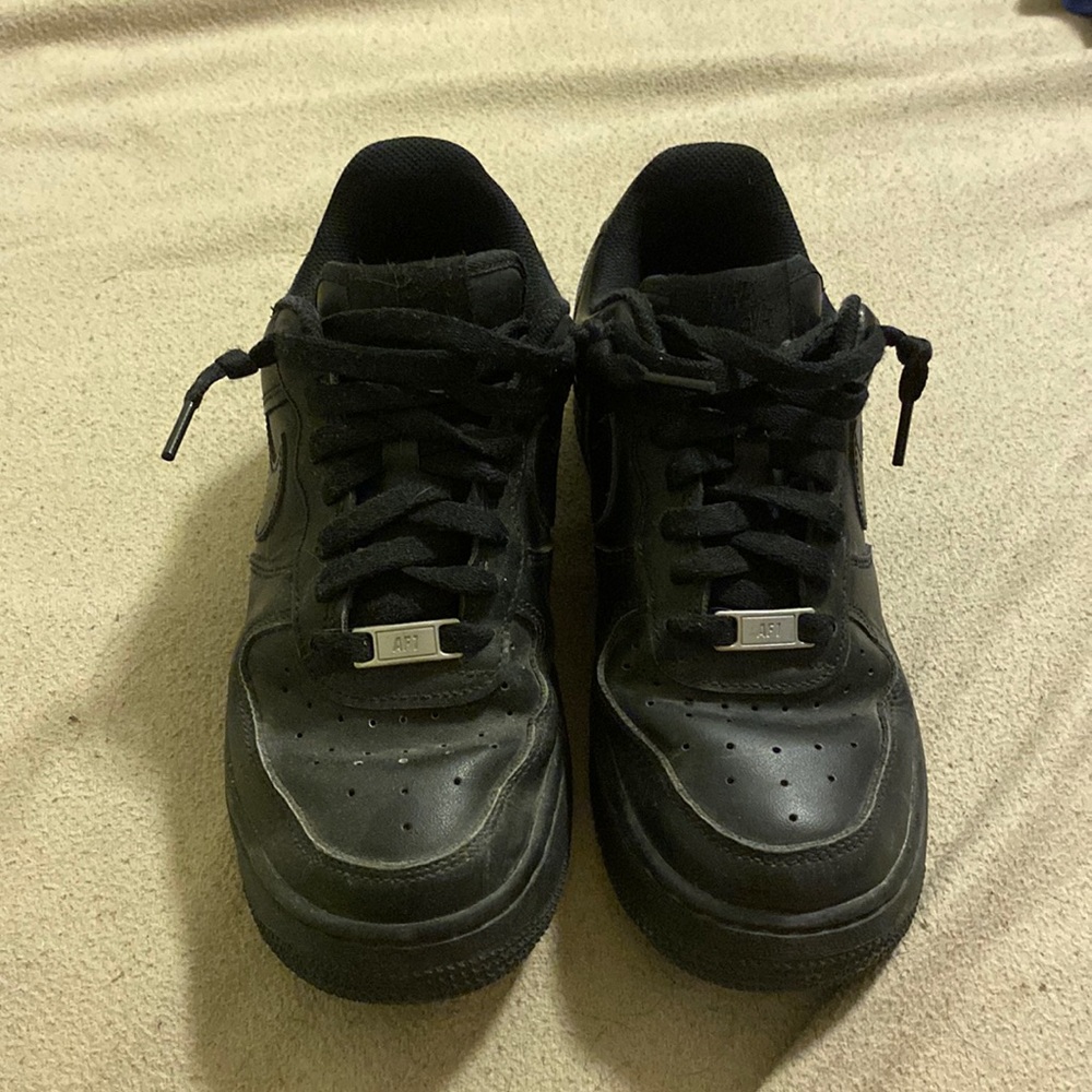 black Nike air forces